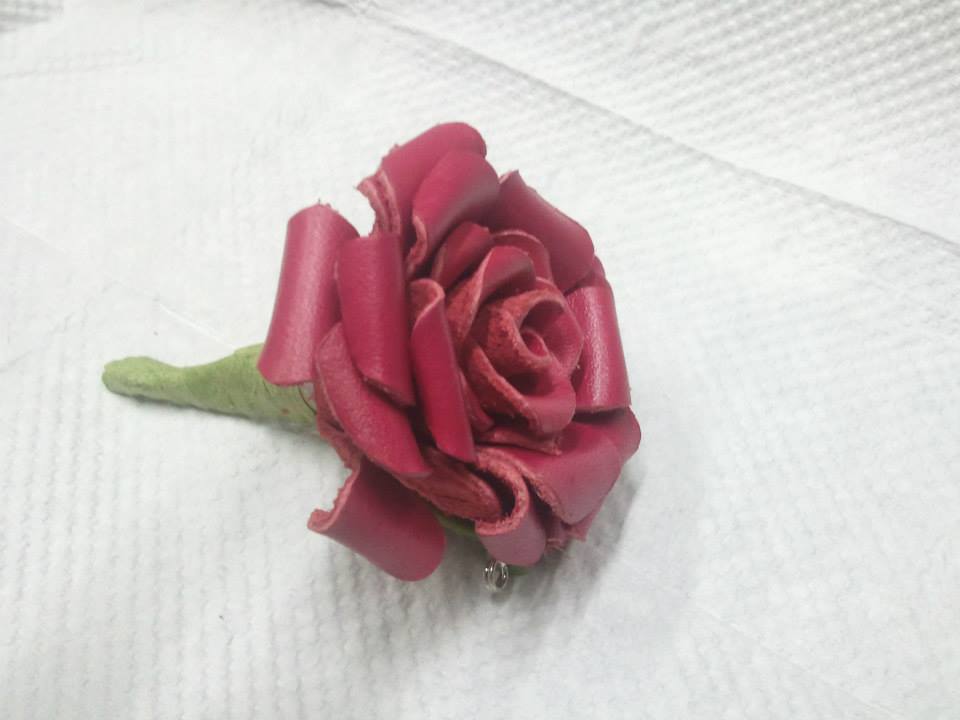 皮革花 皮革玫瑰花 DIY 皮革課程 handsbox 皮革班 婚禮 手花 襟花 兄弟襟花 姊妹手花 回禮禮物 兄弟姊妹禮物 兄弟姊妹活動 婚前活動 單身派對