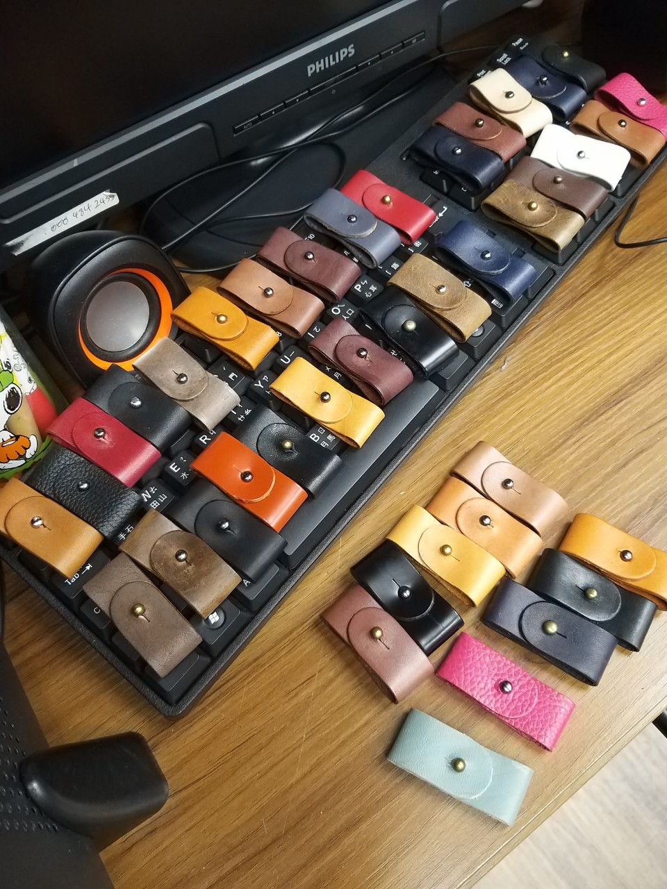 訂製批量 公司禮品 企業禮物 聖誕禮物 皮革繞線器 耳機線 電線 差電線 DIY 皮革班 handsbox 皮革學堂 皮革課程