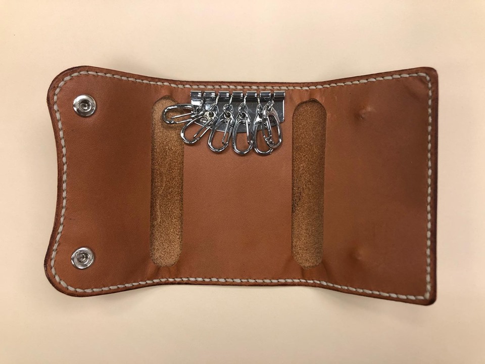 皮革材料包 三褶鎖匙包  handsbox 皮革學堂 DIY三卡位 六匙位 鈕扣 男裝 key holder