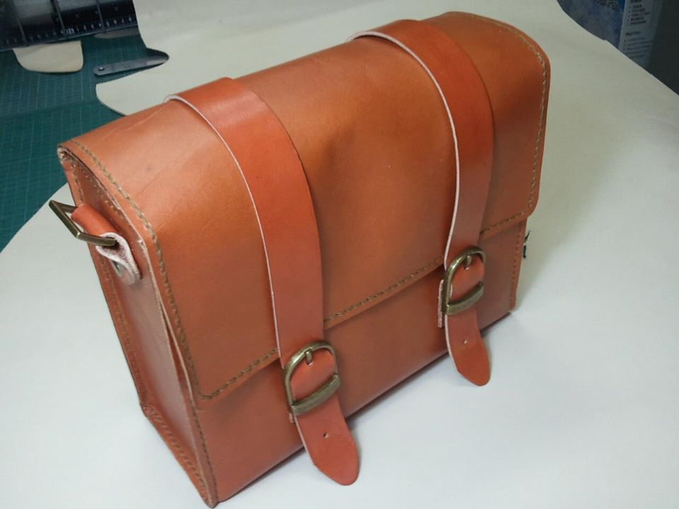 斜背袋 DIY 皮革班 handsbox 皮革學堂 拉鍊 A4  手挽 斜揹 內格 相機袋