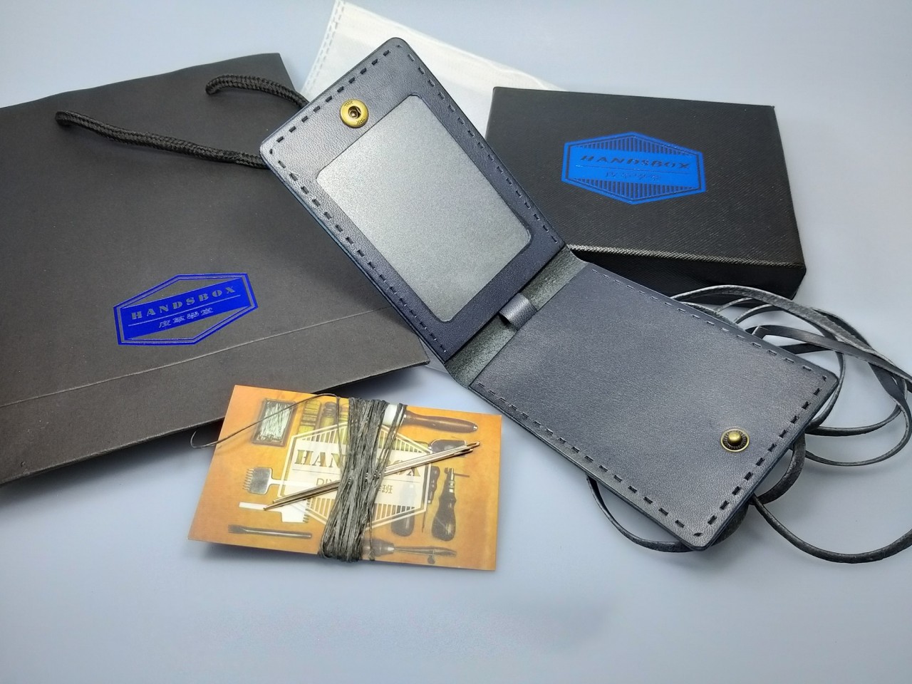 訂製 對褶證件套 皮革材料包 DIY handsbox 皮革學堂 証件套 相位 卡片位 掛頸 對褶