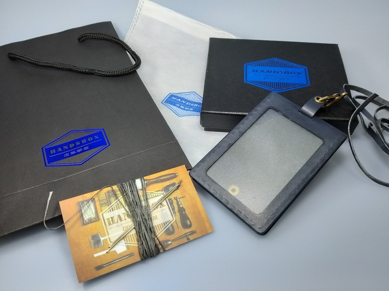 訂製 對褶證件套 皮革材料包 DIY handsbox 皮革學堂 証件套 相位 卡片位 掛頸 對褶
