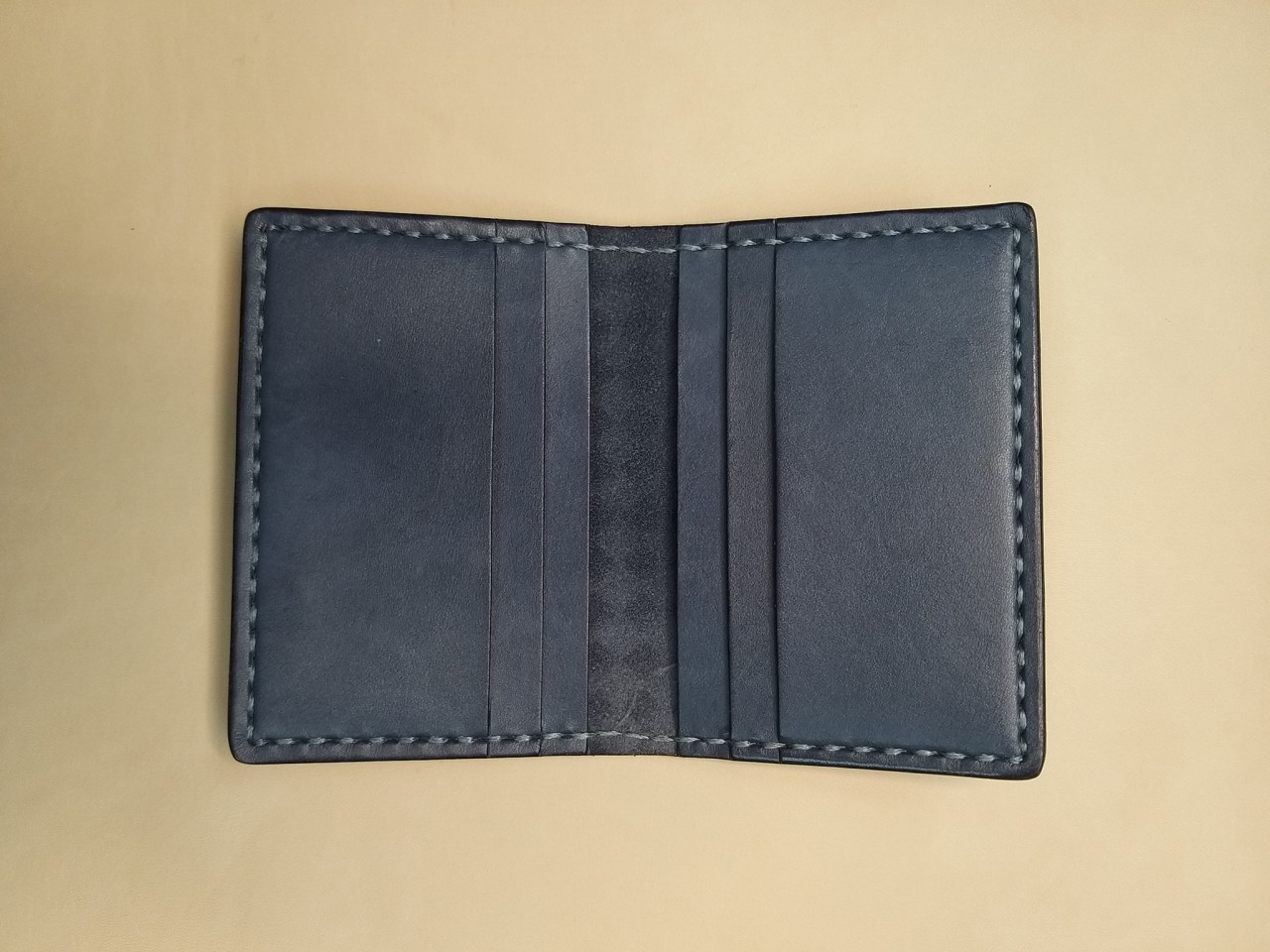 【現貨】壓印格仔紋面卡片套 handsbox 皮革學堂 對褶 六格 卡位 信用卡 cards holder 藍灰色