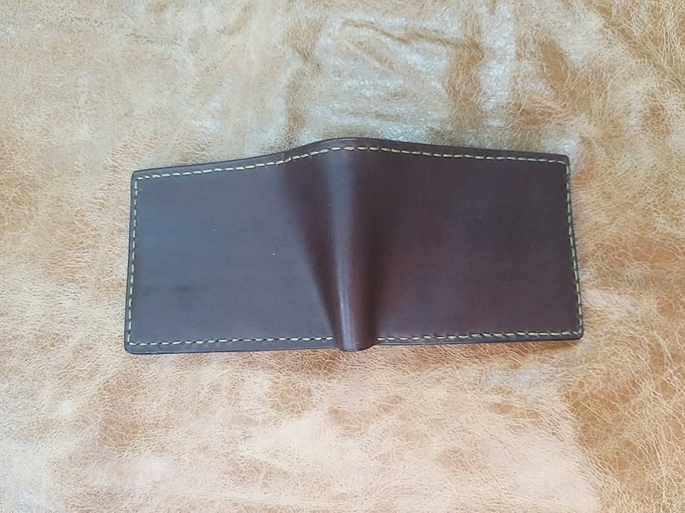 【現貨】對褶銀包 雙色縫線 手工作品 handsbox 皮革學堂 男裝銀包 短銀包 八卡位 限量一個 包壓印英文字