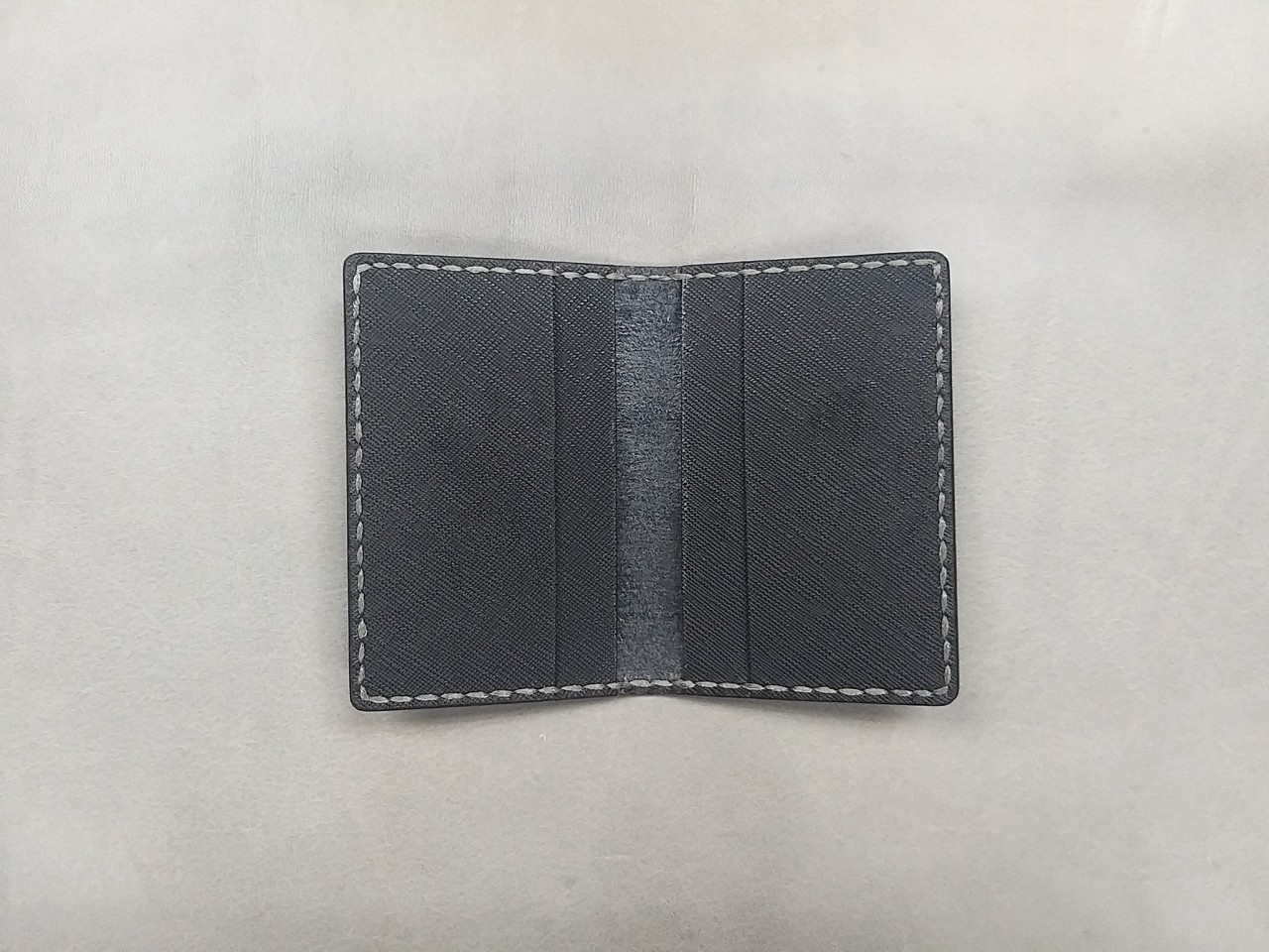 【現貨】卡片套 黑色十字紋 handsbox 皮革學堂 對褶 四格 卡位 信用卡 cards holder